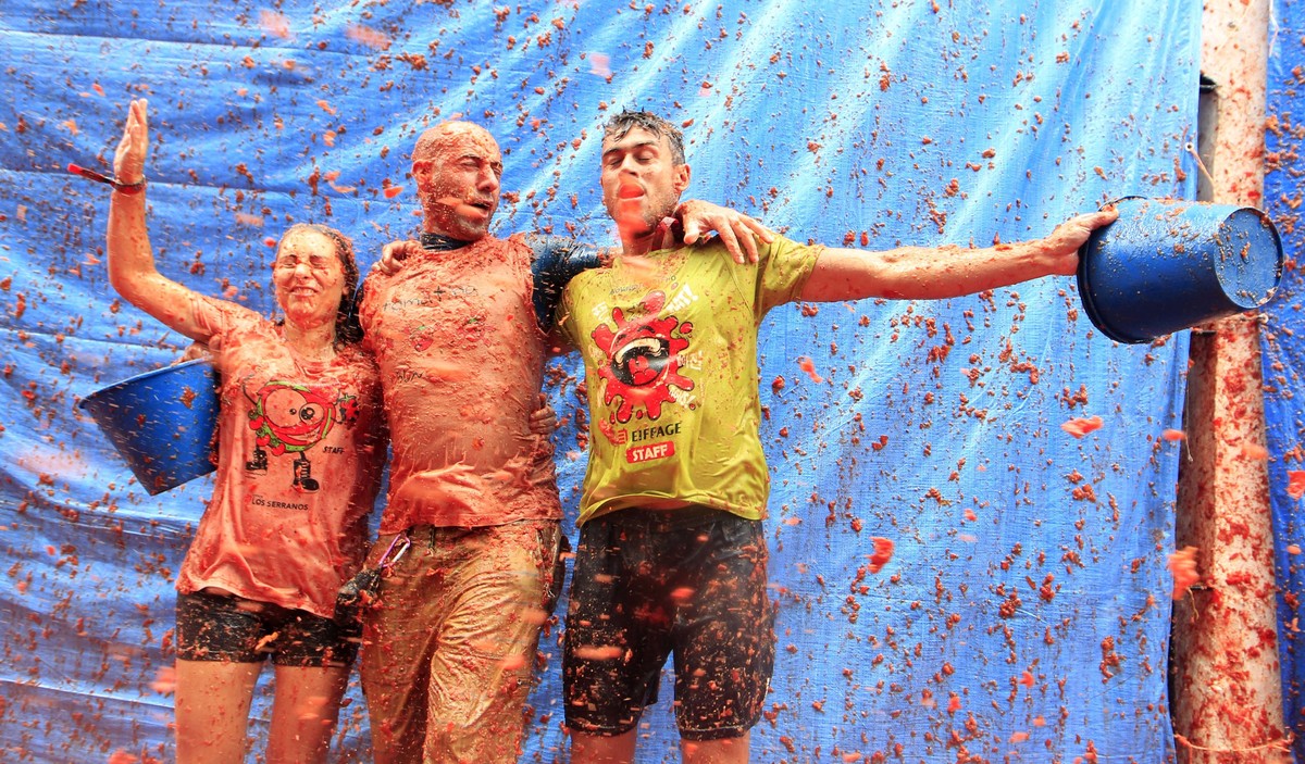 Revelers enjoy as they throw tomatoes at each other, during the annual "Tomatina", tomato fight fiesta, in the village of Bunol, 50 kilometers outside Valencia, Spain, Wednesday, Aug. 30, 20 ...