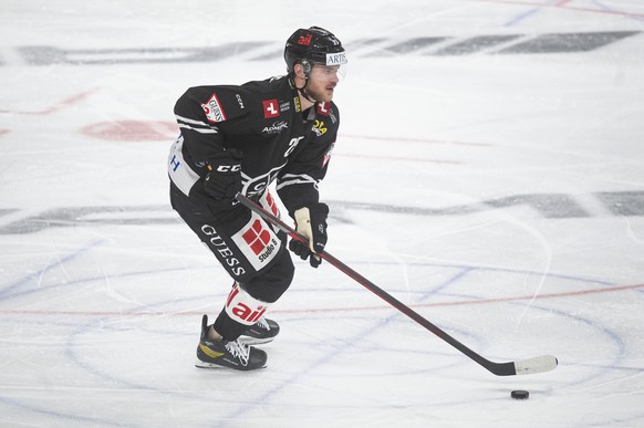 Lugano&#039;s player Mirco Mueller, during the preliminary round game of the National League 2022/23 between HC Lugano against SCL Tigers at the ice stadium Corner Arrena, Tuesday, November 22, 2022.  ...