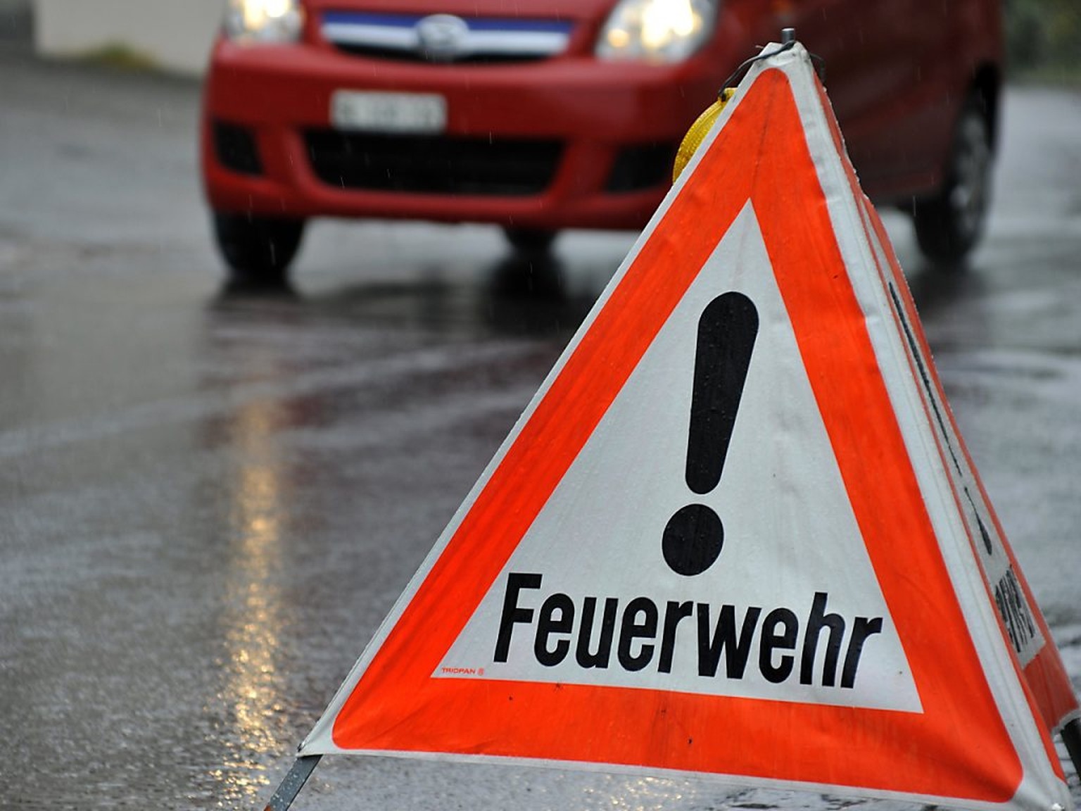 Das Feuer in der Luzerner Scheune an der Hauptstrasse zwischen Hildisrieden und Hochdorf brach laut Feuerwehr gegen 3 Uhr in der Früh aus. (Symbolbild)