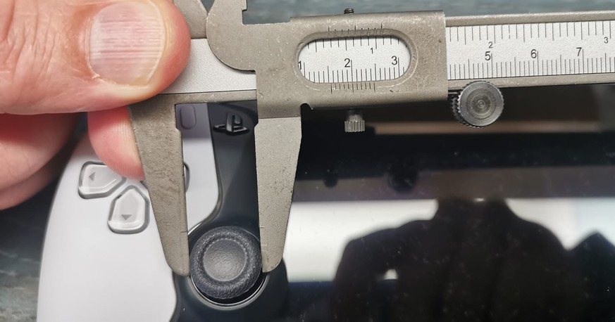 The sticks on the portal have a diameter of 1.5 centimeters.  That's enough.