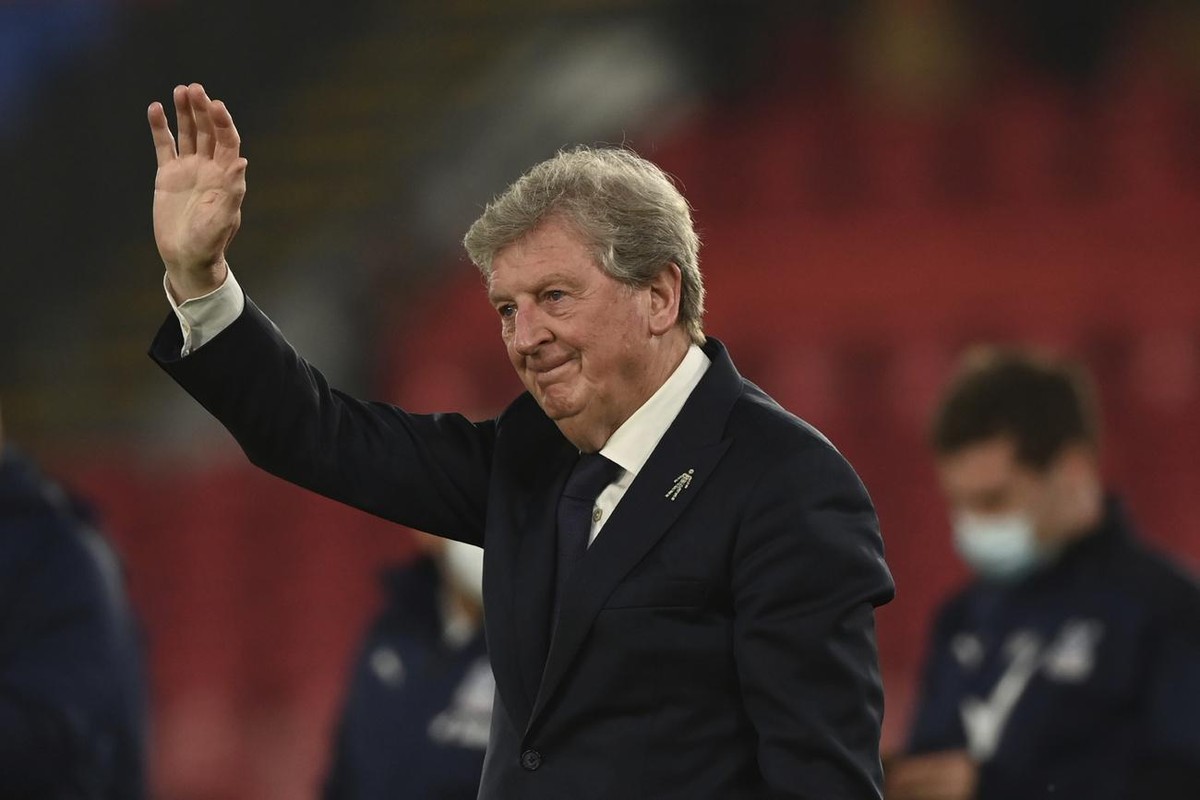 Crystal Palace's manager Roy Hodgson applauds fans at the end of the English Premier League soccer match between Crystal Palace and Arsenal, at Selhurst Park in London, England, Wednesday, May 19 ...