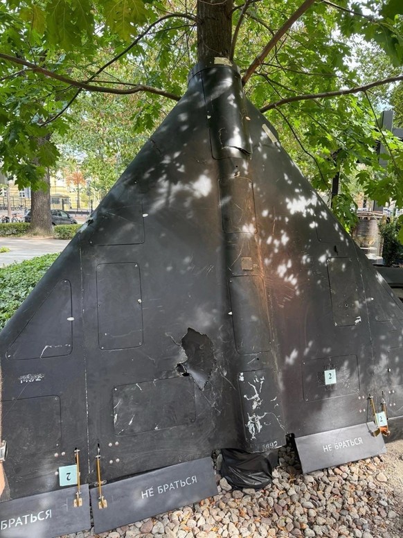 Abgeschossen, ausgehöhlt und nachweislich unbrauchbar: Dieses Shahed-Wrack gilt in der Schweiz als Waffe und darf nicht ausgestellt werden.