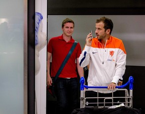 Zurück in Amsterdam: Rafael van der Vaart hat das Vorbereitungscamp der Oranje-Kicker in Portugal frühzeitig verlassen.