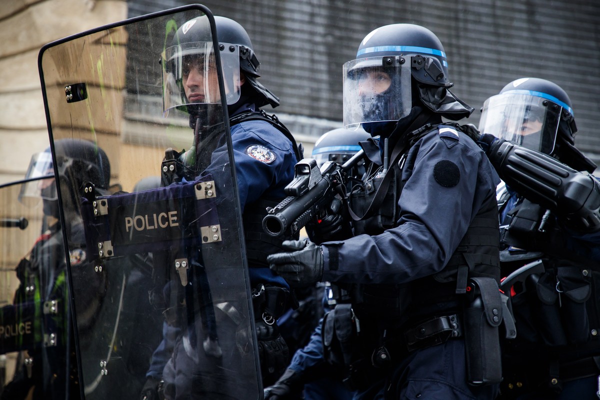 epa07324057 A French Police officer holds a LDB-40 flashball (non-lethal rubber bullet guns) as protesters from the 'Gilets Jaunes' (Yellow Vests) movement during the 'Act IX' demo ...