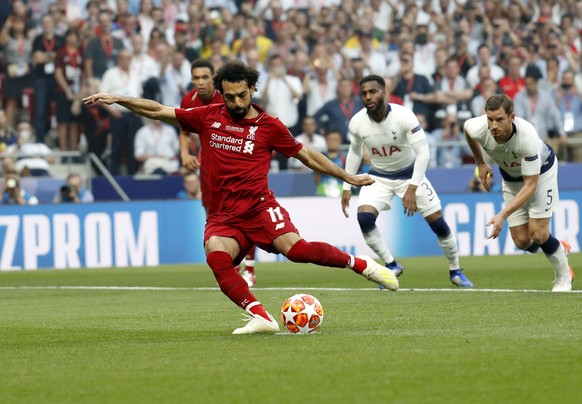 epa07618560 Liverpool player Moh Salah scores the opening goal with a penalty during the UEFA Champions League final between Tottenham Hotspur and Liverpool FC at the Wanda Metropolitano stadium in Ma ...