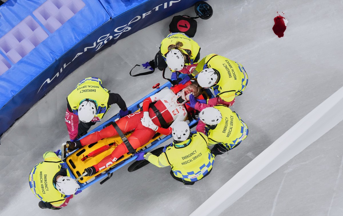 Kamila Sellier of Poland is assisted by the emergency medical service team after an injury due to a fall during a short track speed skating women's 1500 meters quarterfinal at the 2026 Winter Oly ...