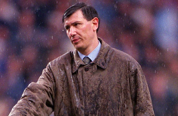 Trainer Lawrie Sanchez (Wycombe Wanderers) reicht Torwart Sander Westerveld (Liverpool) die Hand - PUBLICATIONxINxGERxSUIxAUTxHUNxUSAxONLY Fußball Herren FA Cup 2000/2001, Englischer Pokal, Pokalspiel ...