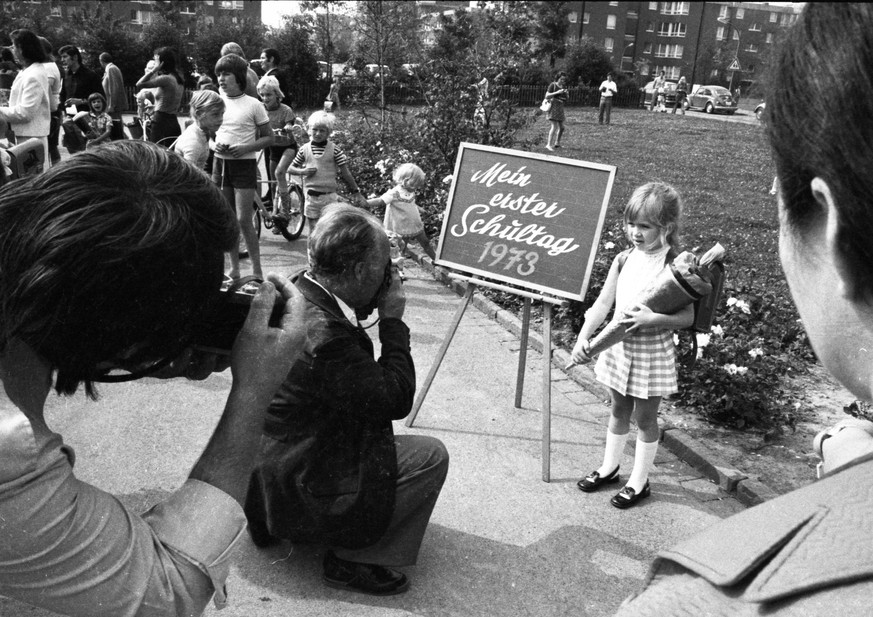 Schulanfang 1973 DEU, Deutschland, Dortmund: Schulanfang 1973- hier in Dortmund-Scharnhorst am 2.8.1973- wie ueberall im Lande. DEU, Germany, Dortmund: Start of school 1973 - here in Dortmund-Scharnho ...