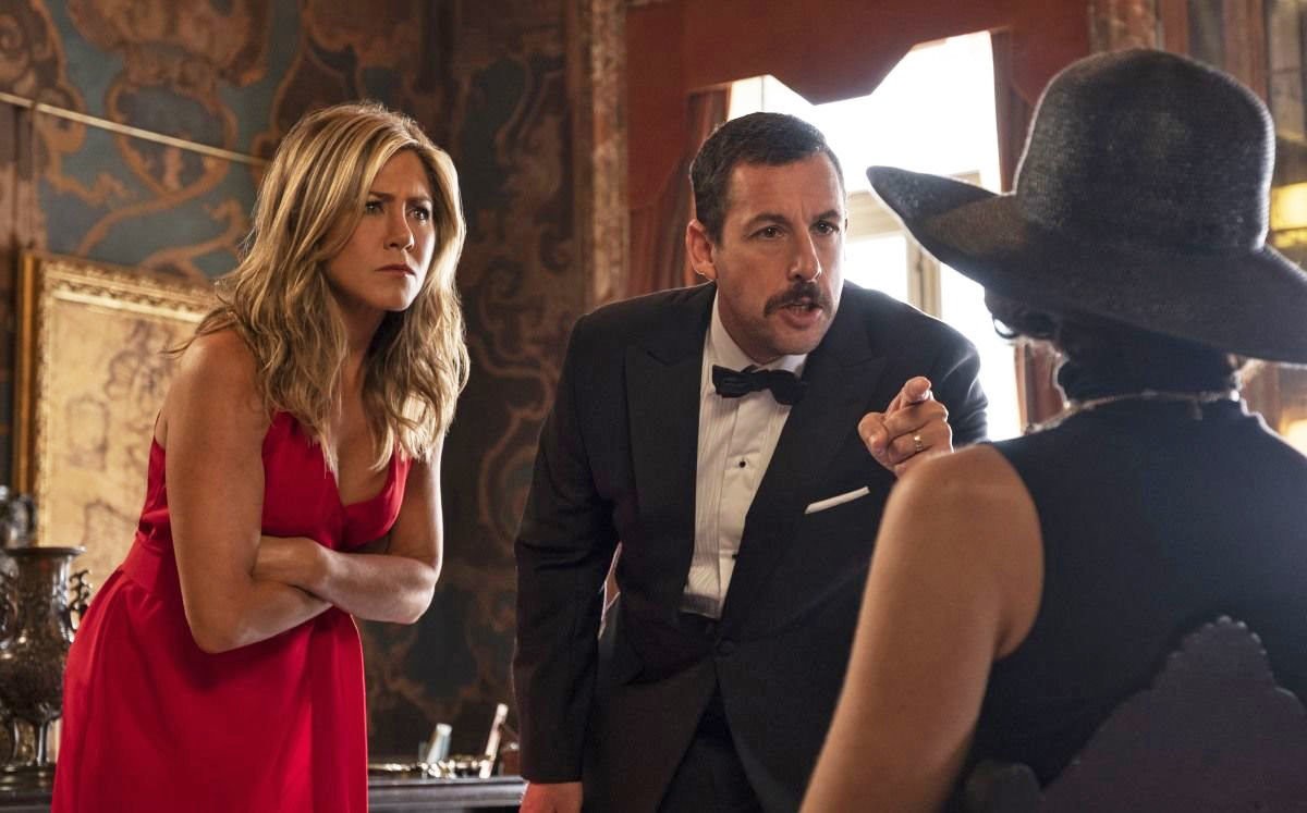 Jennifer Aniston, Adam Sandler u.a. in «Murder Mystery»