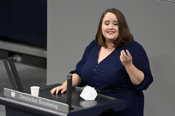 Ricarda Lang in der 13. Sitzung des Deutschen Bundestages im Reichstagsgeb�ude. Berlin, 26.01.2022 *** Ricarda Lang at the 13 session of the German Bundestag in the Reichstag building Berlin, 26 01 20 ...