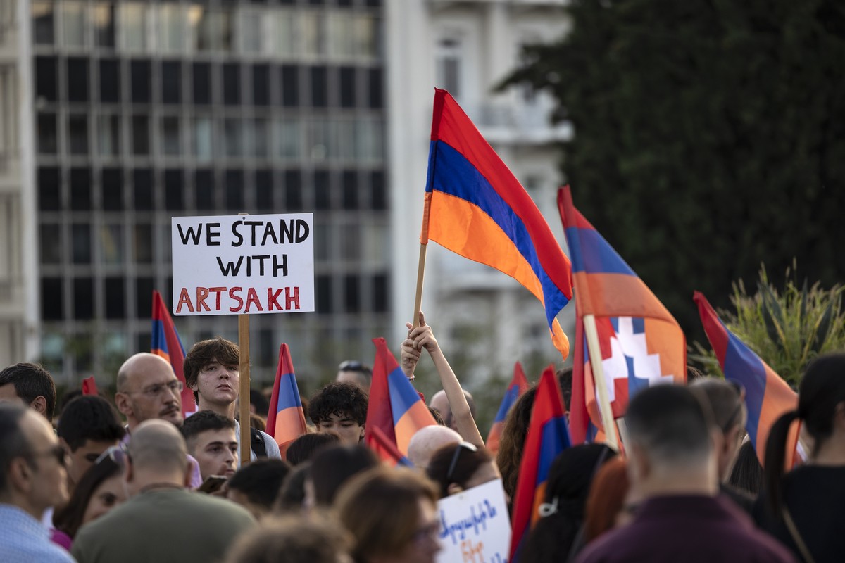 De nombreux manifestants Arméniens se sont rassemblés à Bruxelles, à Marseille et ici à Athènes.