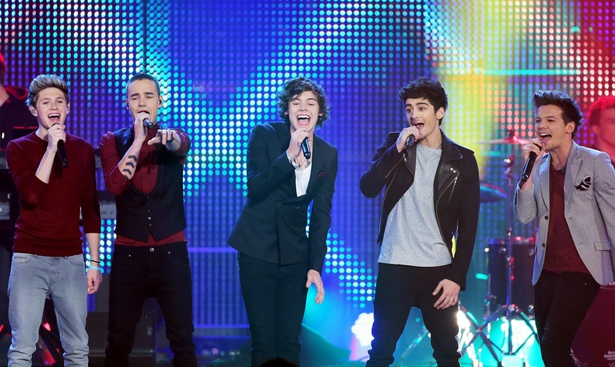 epa03482656 British Boygroup One Direction perform on stage during the Bambi award ceremony in Duesseldorf, Germany, 22 November 2012. The Bambis are the main German media awards and are presented for ...