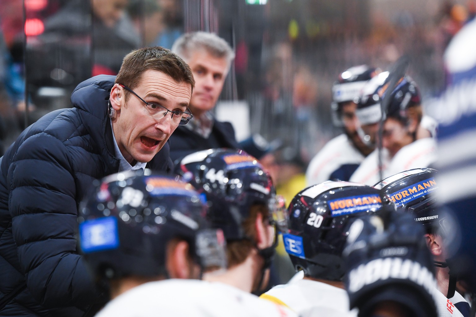 Ambri&#039;s Head Coach Luca Cereda, during the match of National League A (NLA) Swiss Championship 2021/22 between HC Ambri Piotta and SCL Tigers at the ice stadium Gottardo Arena, Switzerland, Tuesd ...