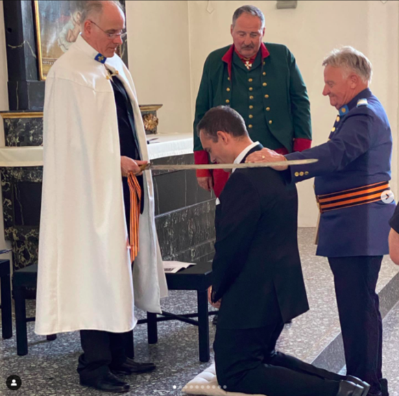 Der Krienser SVP-Politiker wurde in Luzern von einem Putin-Verehrer zum Ritter geschlagen.