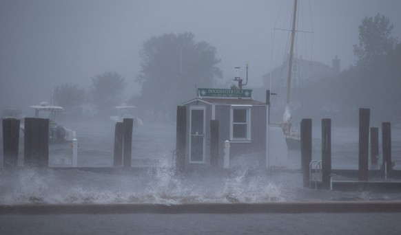 epa09424978 Waves crash around the Dockmaster&#039;s building at the Watch Hill Yacht Club as Tropical Storm Henri arrives over Watch Hill in Westerly, Rhode Island, USA, 22 August 2021. Tropical Stor ...