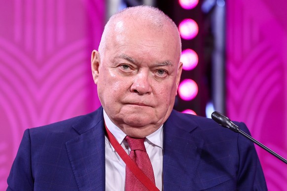Russia: Russian Winemaking Forum in Moscow RUSSIA, MOSCOW - NOVEMBER 7, 2024: Board Chairman of the Russian Union of Winegrowers and Winemakers, Rossiya Segodnya News Agency Director General Dmitry Ki ...