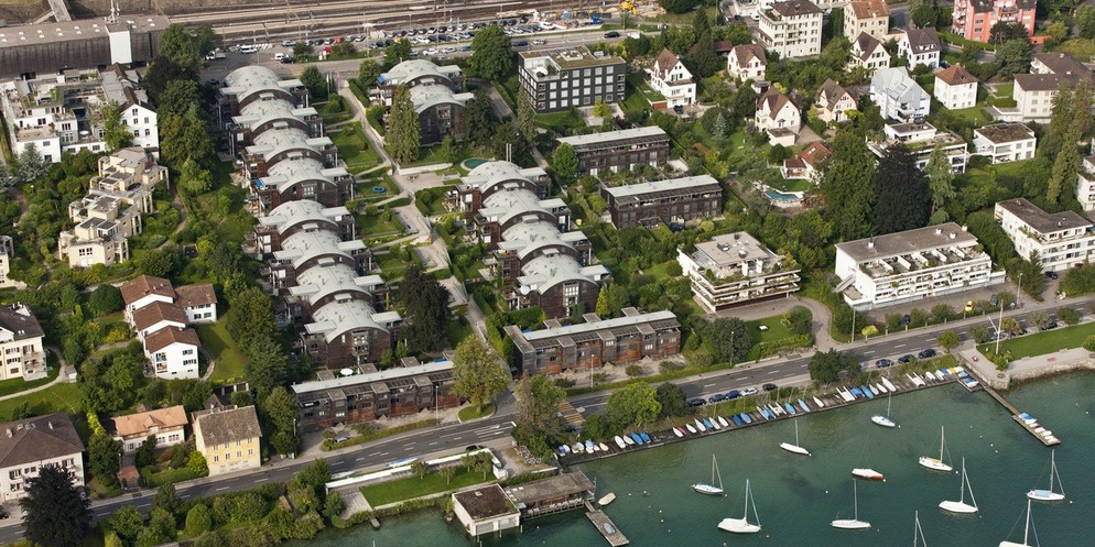 Der Kanton Zürich will fast 30 Parkfelder entlang der Seestrasse in Thalwil entfernen.
