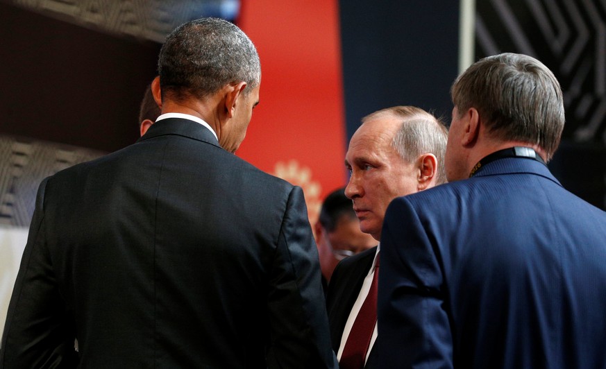 U.S. President Barack Obama talks with Russian President Vladimir Putin at the APEC Economic Leaders’ Meeting in Lima, Peru November 20, 2016. REUTERS/Kevin Lamarque