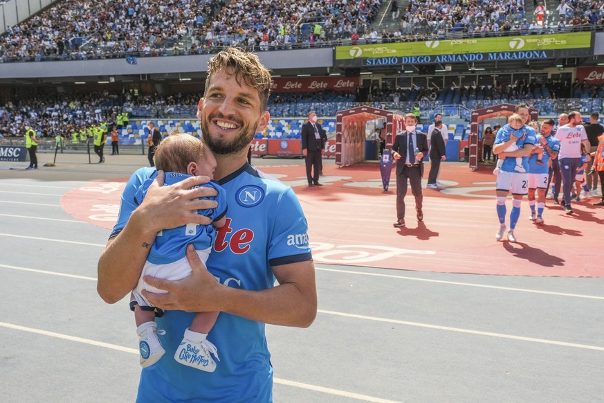 Photo Alessandro Garofalo/LaPresse May 15, 2022 Napoli, Italy soccer Napoli vs Genoa - Italian Football Championship League A 2021/2022 - Maradona stadium. In the pic: Dries Mertens (Napoli) PUBLICATI ...