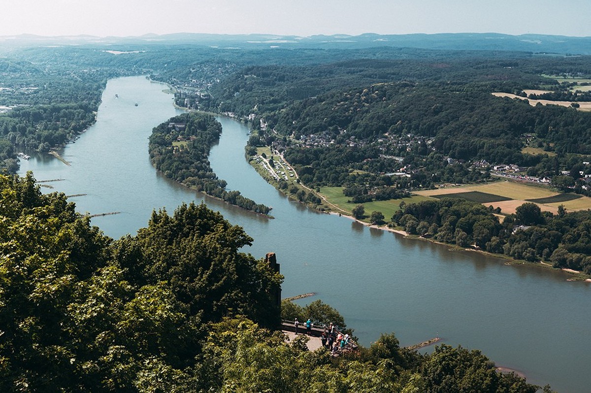 Rheinufer Schloss Drachenburg Frankfurt