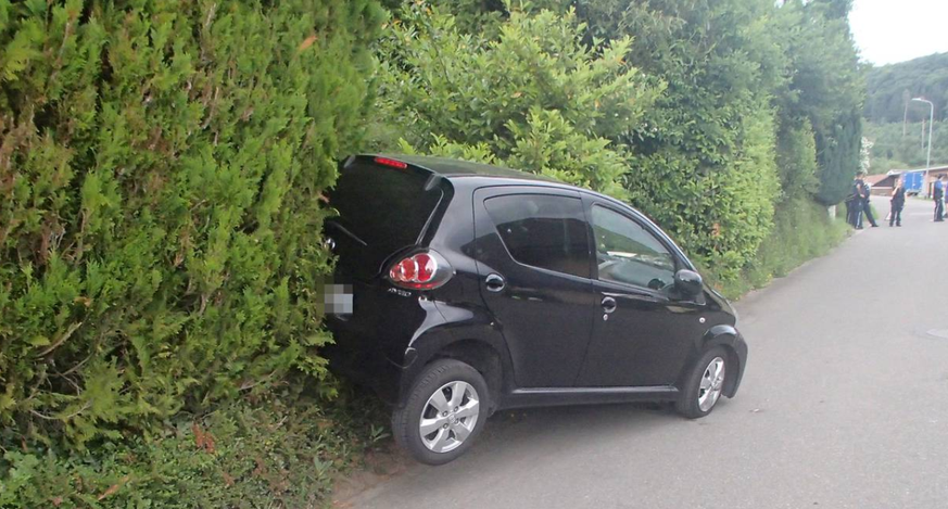 Das parkierte Auto kam noch aus ungeklärten Umständen in Bewegung überrollte einen Vierjährigen.