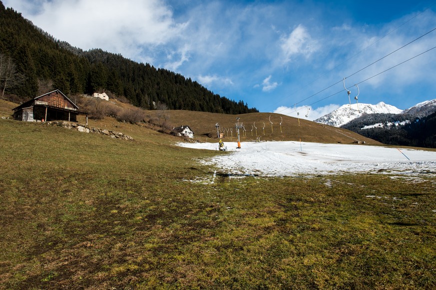 Zunehmender Einsatz von Energie und Chemie für die künstliche Schneeproduktion in tiefen Lagen.&nbsp;