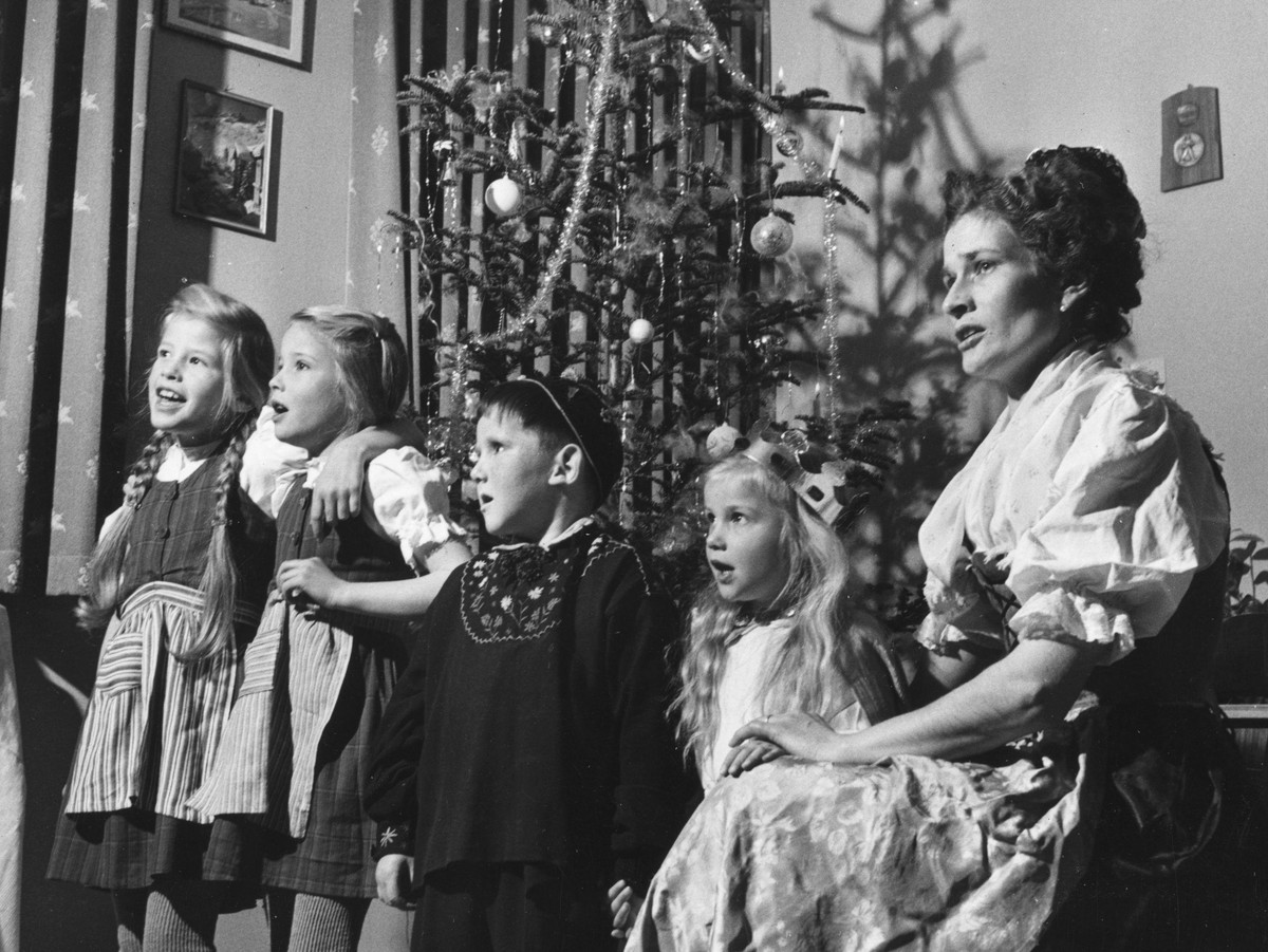 circa 1955: Swiss family wearing native costume for Christmas. (Photo by Three Lions/Getty Images)