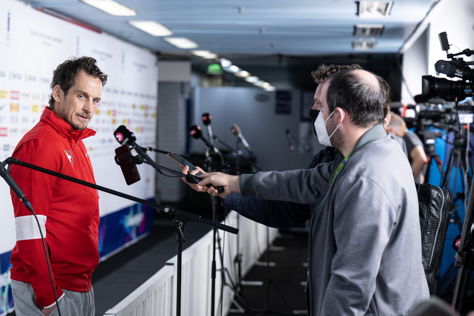 Switzerland&#039;s head coach Patrick Fischer speaks during a media session in Helsinki at the Ice Hockey Hall, Finland on Wednesday, May 25, 2022. (KEYSTONE/Peter Schneider)