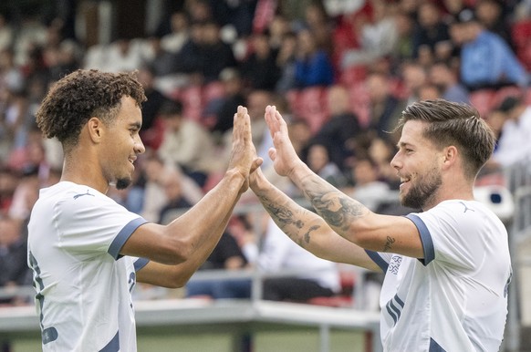 Liam Chipperfield, right, and Marc Giger, left, from Switzerland reacts after the 1:0 goal during a friendly soccer match between Switzerland and Albania at the Bruegglifeld Stadion in Aarau, Switzerl ...