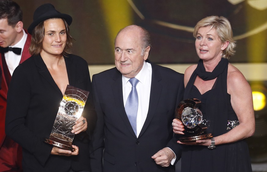 FIFA Joseph Blatter, Nadine AngereSilvia Neid FIFA Ballon d&#039;Or 2013 Gala in Zurich, Switzerland2014