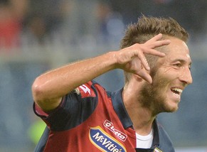 Genoa's&nbsp;Andrea Bertolacci feiert.
