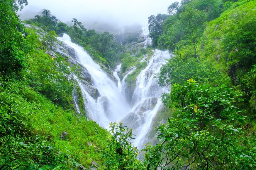 Pitugro Wasserfall Umphang Wildlife Sanctuary Thailand Natur in Herzform (Seen, Insel, Fels)