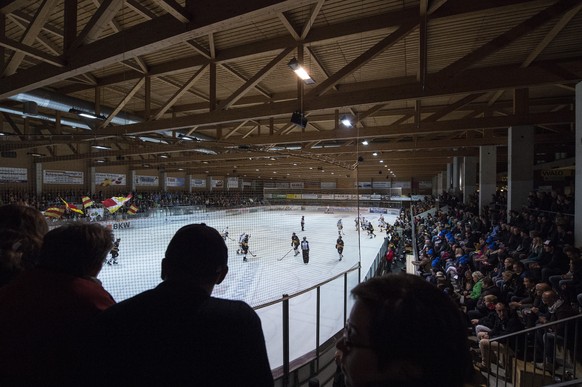 Trotz dem 1:12 bleiben alle bis zum Schluss: Die&nbsp;Sagibachhalle von Wiki-Münsingen in Witrach ist gut gefüllt.