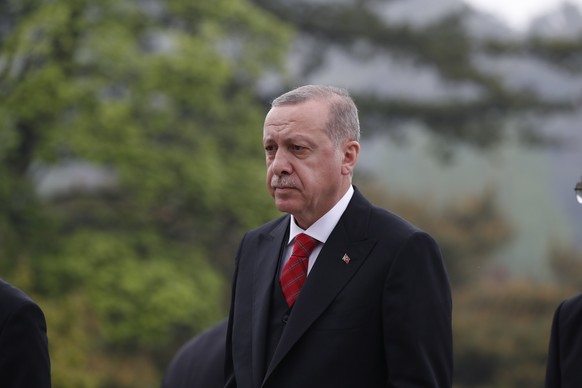 epa06705842 Turkey&#039;s President Recep Tayyip Erdogan pays tribute to the victims of the Korean War during his visit to the the National Cemetery in Seoul, South Korea, 02 May 2018. Turkey&#039;s P ...