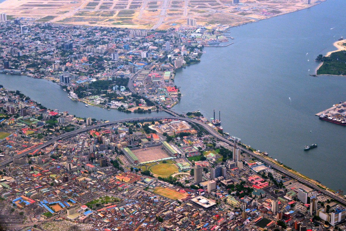 Lagos, Nigeria: the city from the air - Lagos island and Victoria Island separated by Five Cowrie Creek - Eko Atlantic City land reclamation - Lagos Lagoon, Gulf of Guinea, Atlantic Ocean in the backr ...
