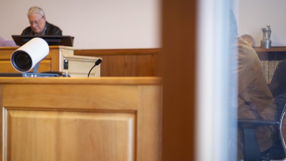 Im Gerichtssaal duerfen Besucher und Besucherinnen eine Gerichtsverhandlung nachspielen, fotografiert anlaesslich zum Tag der offenen Tuer im Bezirksgericht Horgen, am Samstag, 30. Maerz 2019. (KEYSTO ...