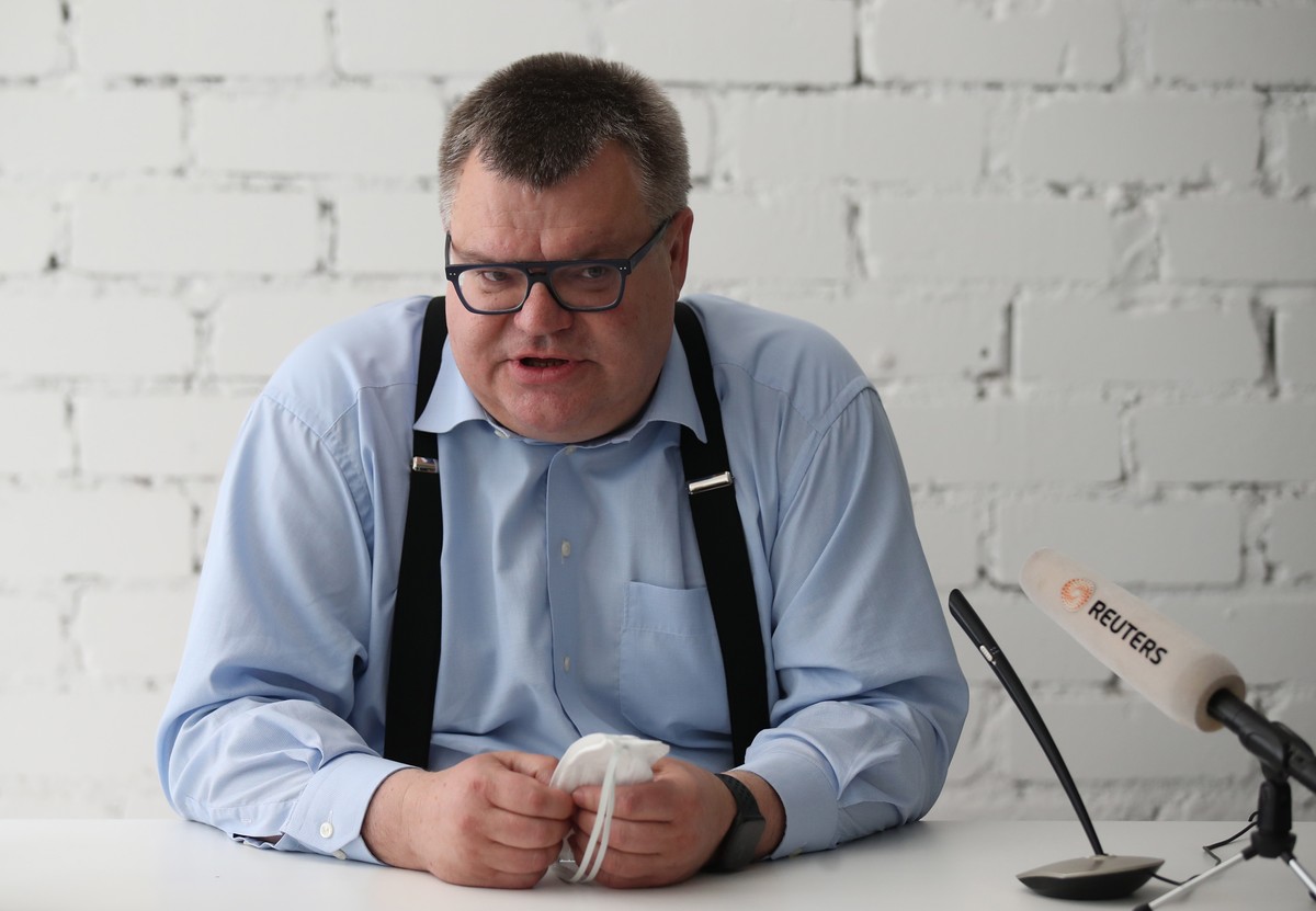 epa08478962 Viktor Babariko, a candidate in Belarus' 2020 presidential elections and the former head of Belgazprombank, addresses reporters during a press conference in Minsk, Belarus, 11 June 20 ...