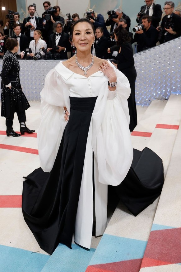 NEW YORK, NEW YORK - MAY 01: Michelle Yeoh attends the 2023 Costume Institute Benefit celebrating &quot;Karl Lagerfeld: A Line of Beauty&quot; at Metropolitan Museum of Art on May 01, 2023 in New York ...