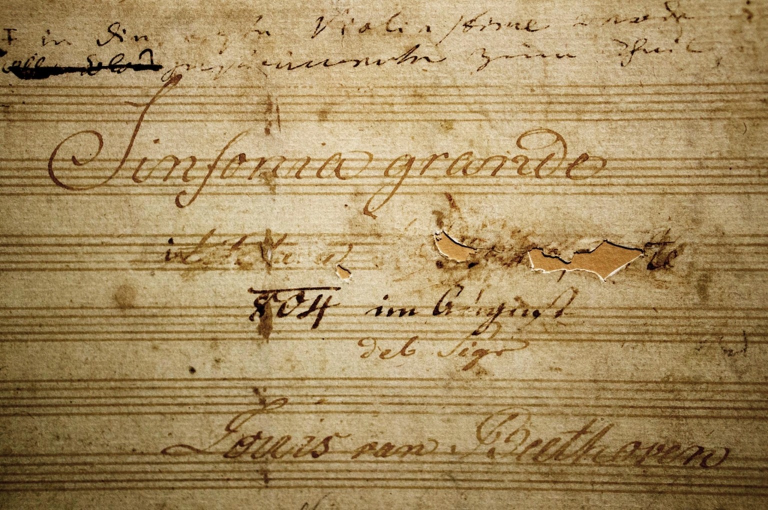 Titelblatt der Eroica aus dem Jahr 1804 mit dem von Beethoven ausgekratzten «intitolata Bonaparte».
