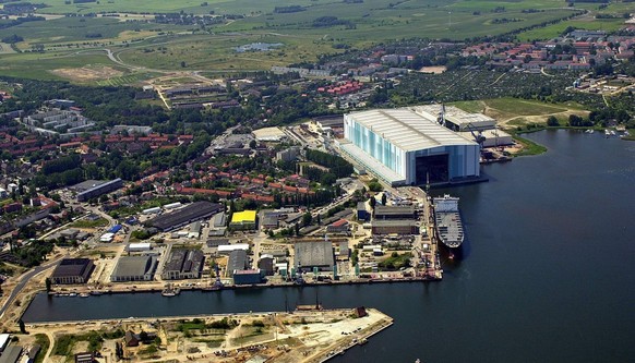 Luftbild des Hafens und der Aker MTW Werft GmbH in Wismar ACHTUNG LUFTAUFNAHME 100% HONORARAUFSCHLAG