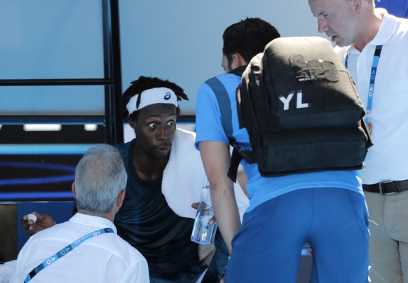 France&#039;s Gael Monfils is attended to by a trainer during his second round match against Serbia&#039;s Novak Djokovic at the Australian Open tennis championships in Melbourne, Australia, Thursday, ...