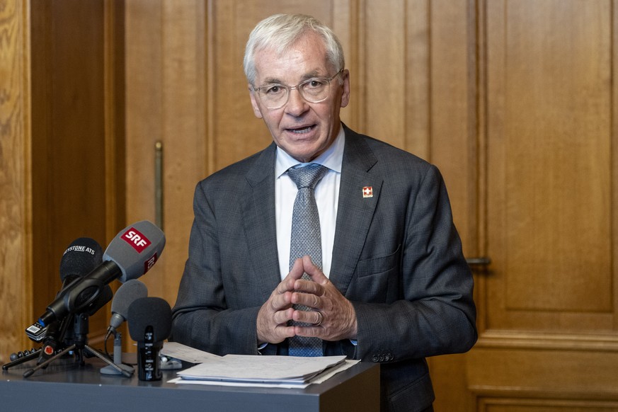Staenderat Erich Ettlin, Mitte-OW, Praesident von der Kommission fuer Wirtschaft und Abgaben des Staenderats, WAK-S, spricht an einem Point de Presse, am Montag, 31. August 2026 in Bern. Die Kommissio ...