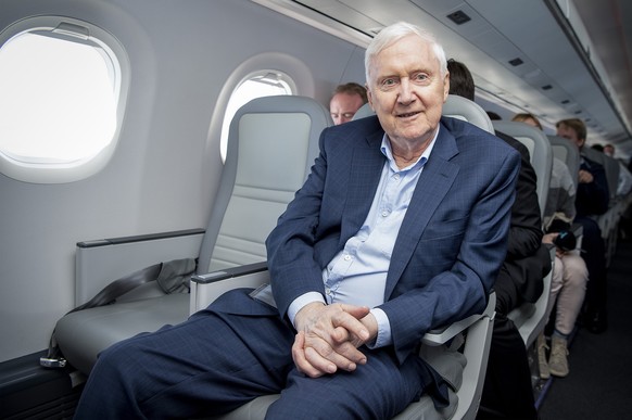 Investor Martin Ebner auf einem Rundflug ueber den Alpen im neuen Embraer E2-190, anlaesslich der Praesentation des Embraer E2-190 der Helvetic Airways, am Mittwoch, 26. September 2018. (KEYSTONE/Mela ...