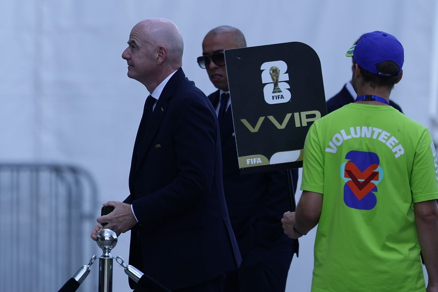 epa13086508 FIFA President Gianni Infantino arrives to the stadium before the FIFA World Cup 2026 Round of 16 match Canada against Morocco, in Houston, USA, 04 July 2026. EPA/CHRISTOPHER NEUNDORF