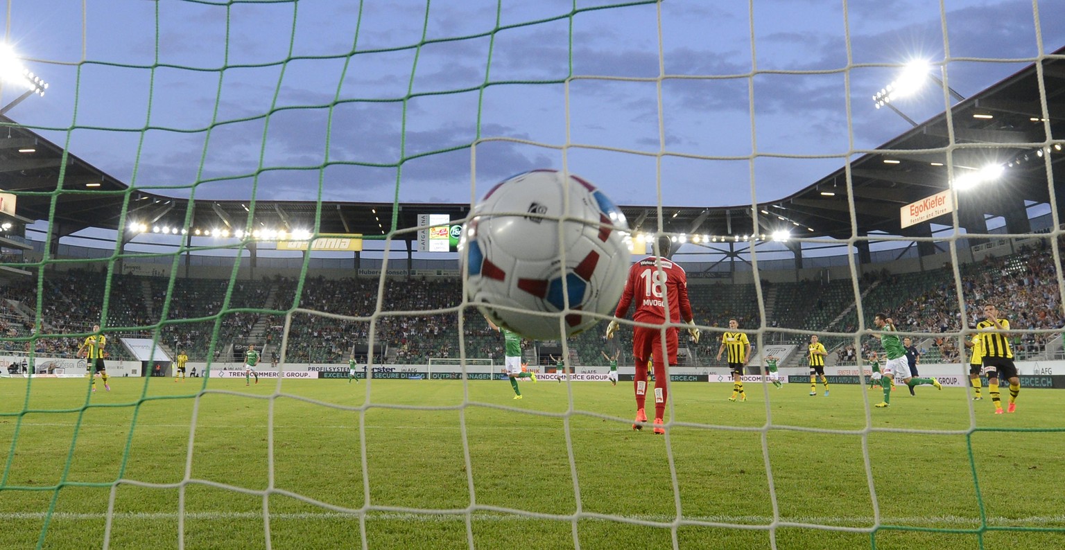 Der Ball zappelt im falschen Netz.