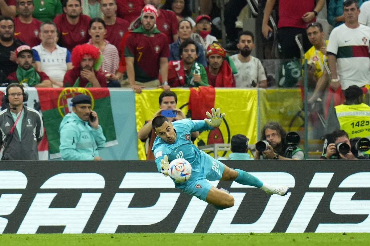 Portugal goalkeeper Diogo Costa makes a save during the World Cup group H soccer match between Portugal and Uruguay, at the Lusail Stadium in Lusail, Qatar, Monday, Nov. 28, 2022. (AP Photo/Petr David ...