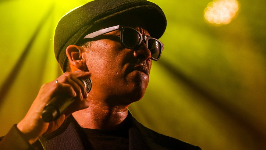 epa05957909 Xavier Naidoo of the German band &#039;Soehne Mannheims&#039; performs on stage during their concert in Wuerzburg , Germany, 11 May 2017. EPA/ARMANDO BABANI