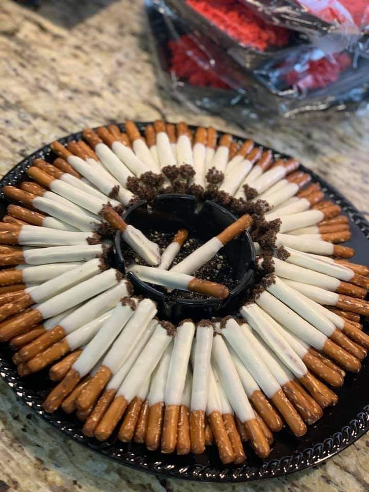 Zigaretten Halloween-Snack

https://i.pinimg.com/736x/87/fc/0d/87fc0d04520a7670e41d95583d785047.jpg