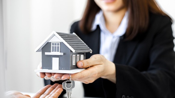 eigenheim haus immobilien shutterstock