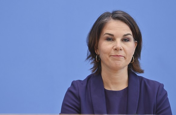 Annalena Baerbock, candidate for chancellor of Germany&#039;s Green party attend a news conference in Berlin, Germany, Monday,Sept. 27, 2021. Following Sunday&#039;s election leaders of the German par ...